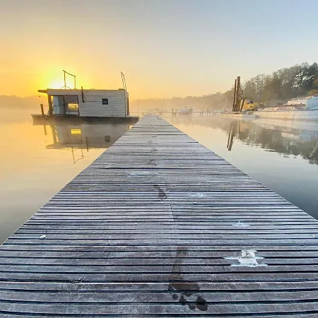 Botel Abenteuerlust?Schwimmendes Wasserschloss *